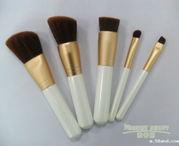 化妆刷如何使用?5支常用套刷教程