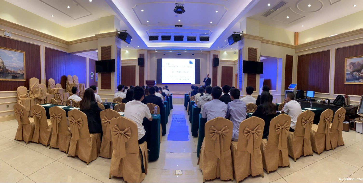 新利信誉官网参加礼仪培训