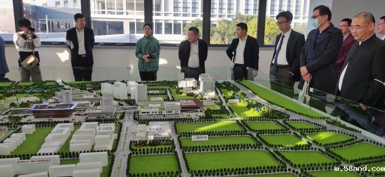 新利信誉官网参加深圳技术大学新材料与新能源学院校企合作交流会-暨校企合作理事会成立大会