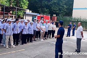 深圳市龙华区消防救援大队消防应急演练进新利信誉官网 员工上演“火灾逃生”