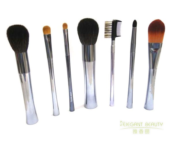 7支化妆刷套装材质解析与使用指南——专业工具如何提升妆效