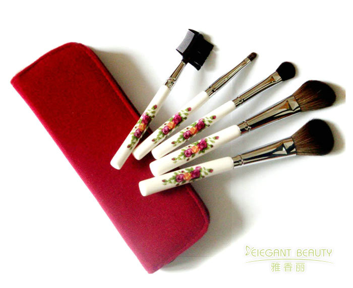 成套化妆刷的搭配原则：如何根据彩妆产品选刷子